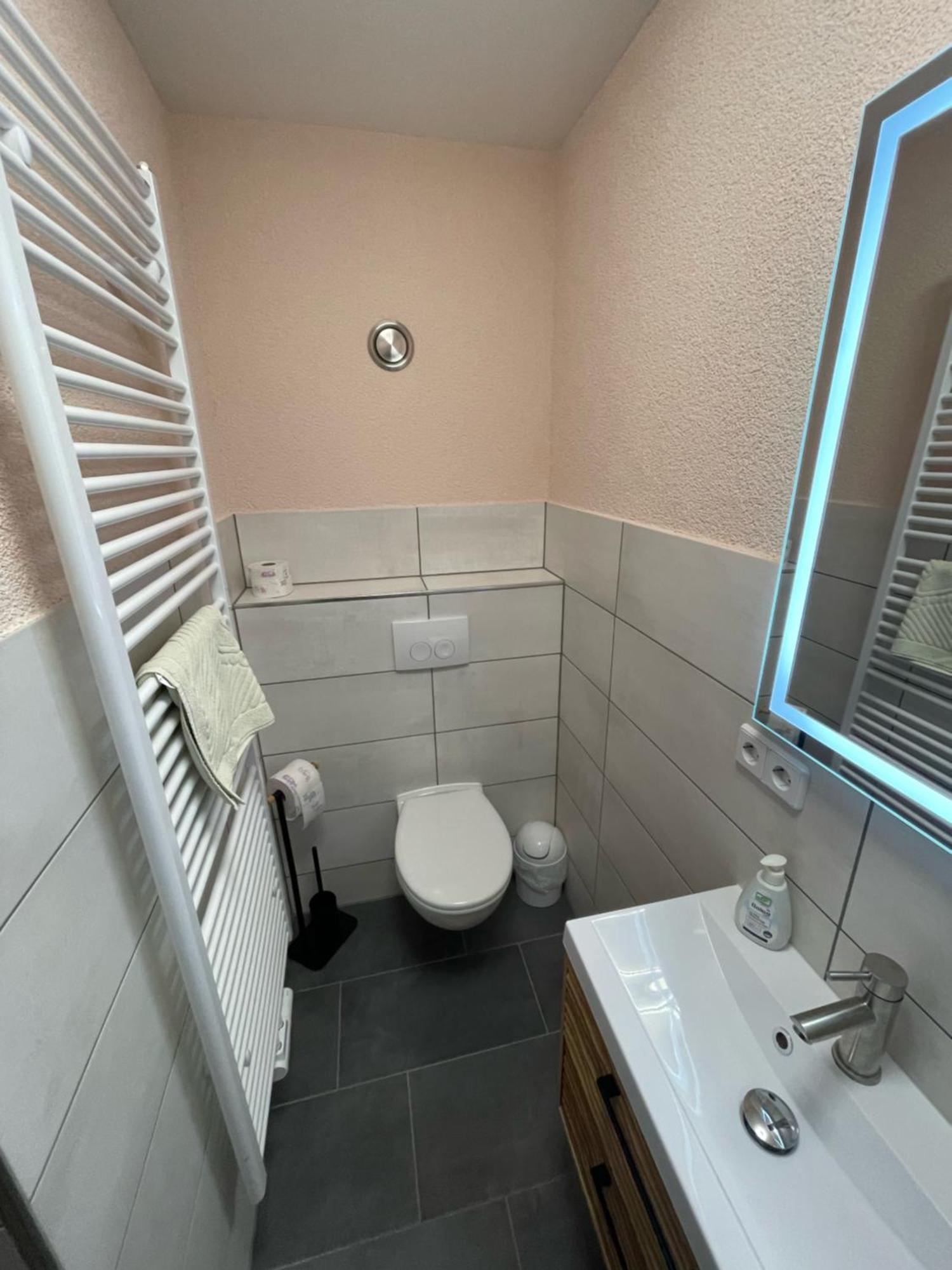 Top-Moderne Ferienwohnung Und Apartments Auf Frueherem Wunderschoenen Bauernhof Im Elbe-Elster-Kreis In Brandenburg Bei Herzberg-Elster, Schoenewalde, Holzdorf Luaran gambar